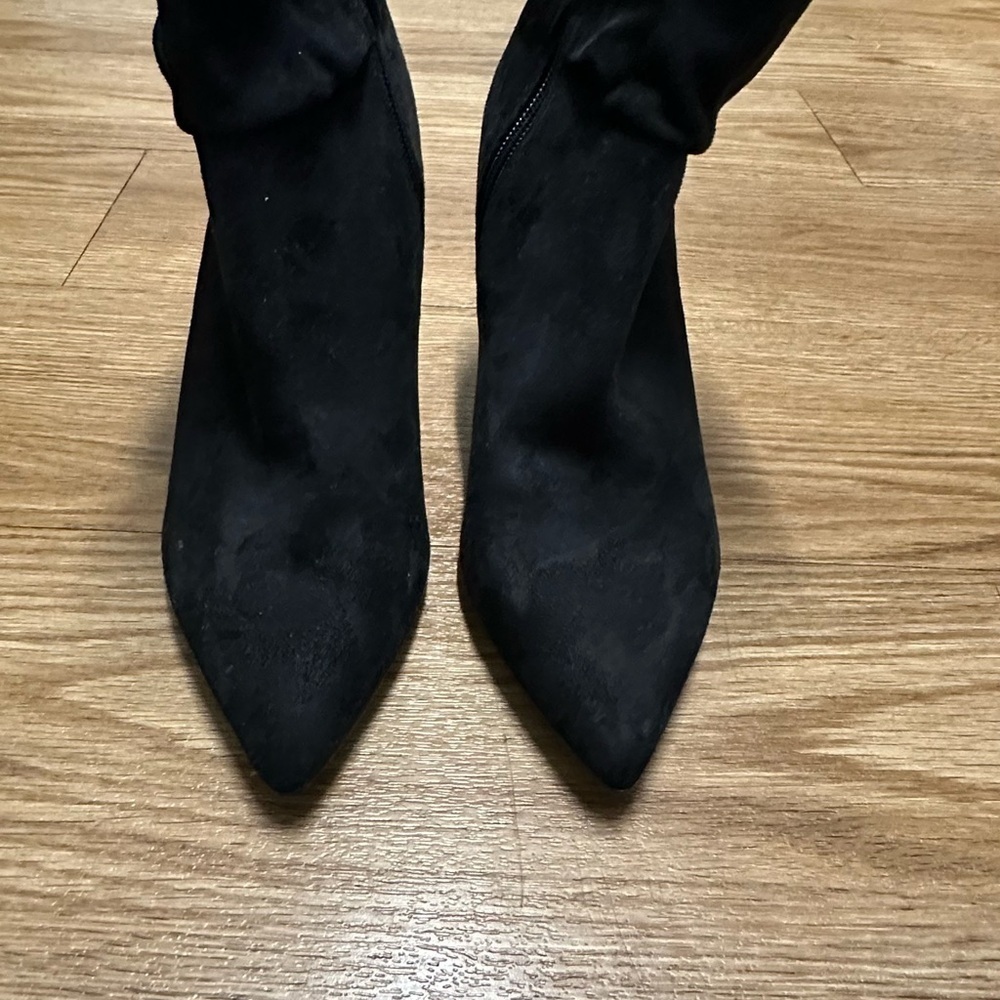 Marc Fisher pointed toe black ankle suede boots - Picture 6 of 12